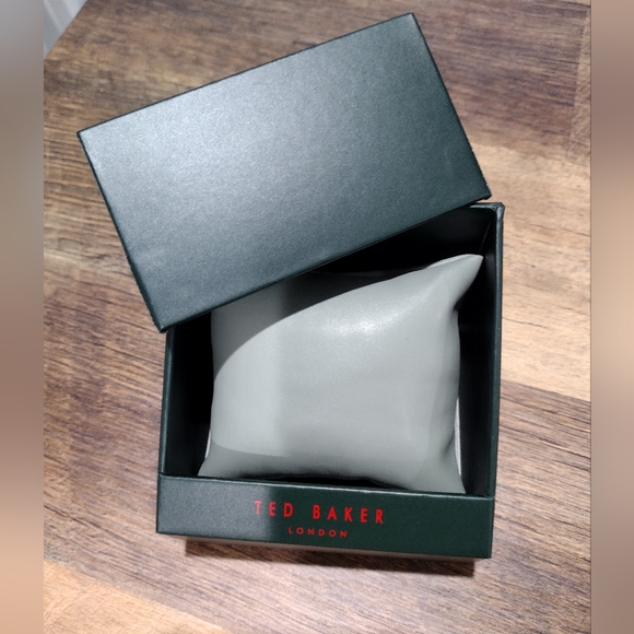 Ted Baker watch gift box - Picture 3 of 3